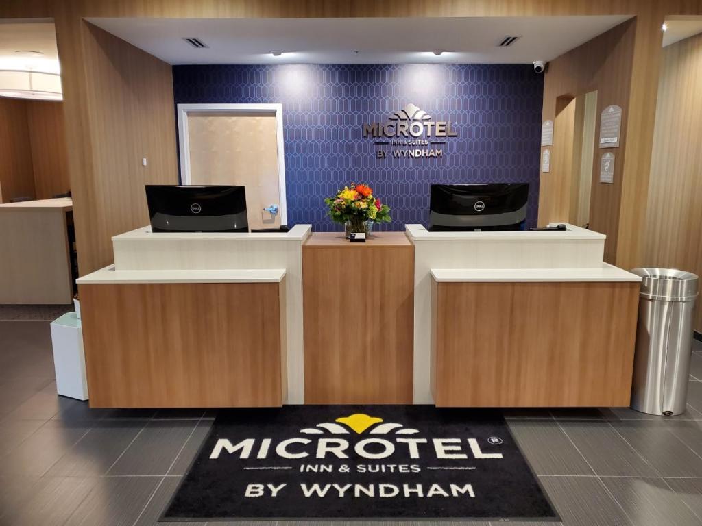 Microtel Inn & Suites By Wyndham 파밍턴 외부 사진